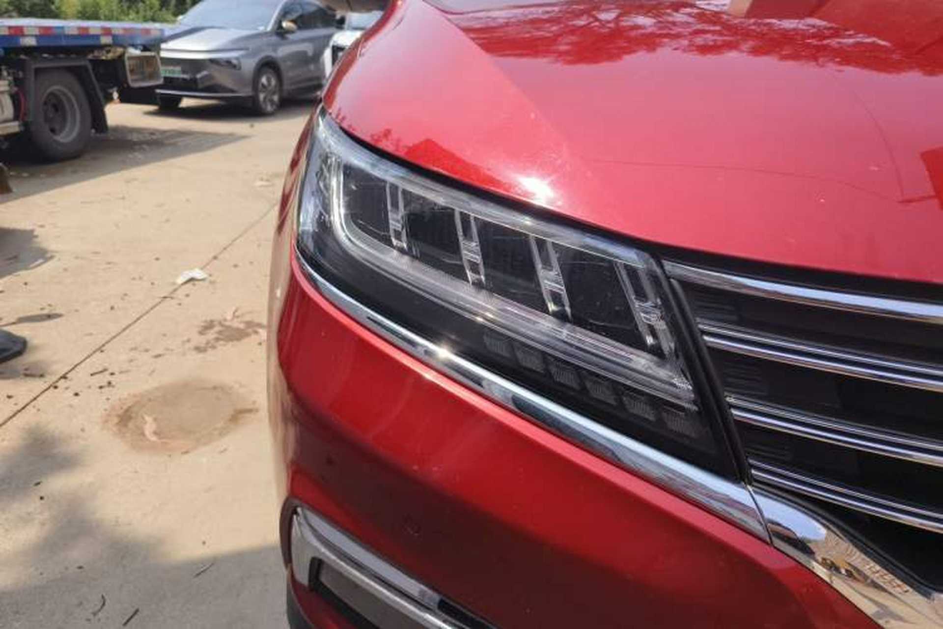 Used Roewe RX5 2016 30T Four-Wheel Drive Automatic Internet Smart Luxury Edition Right Front Headlight