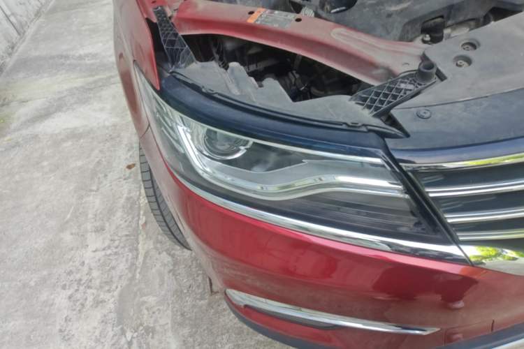 Used Roewe RX5 2016 20T Two-Wheel Drive Automatic Internet Smart Edition Right Front Headlight