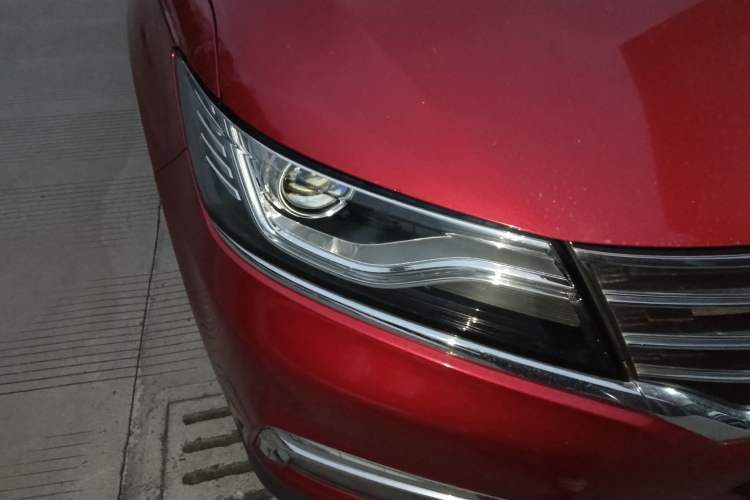 Used Roewe RX5 2016 20T Two-Wheel Drive Automatic Internet Smart Edition Right Front Headlight