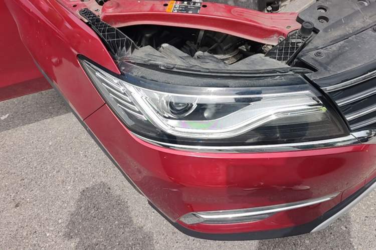 Used Roewe RX5 2016 20T Two-Wheel Drive Automatic Flagship Edition Right Front Headlight