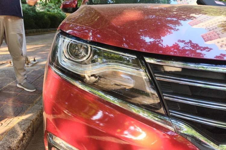 Used Roewe RX5 2016 20T Two-Wheel Drive Automatic Internet Smart Edition Right Front Headlight