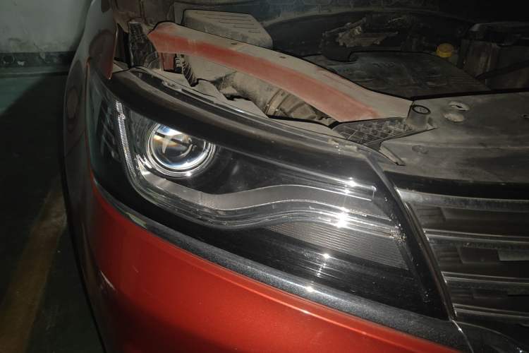 Used Roewe RX5 2016 20T Two-Wheel Drive Manual Flagship Edition Right Front Headlight