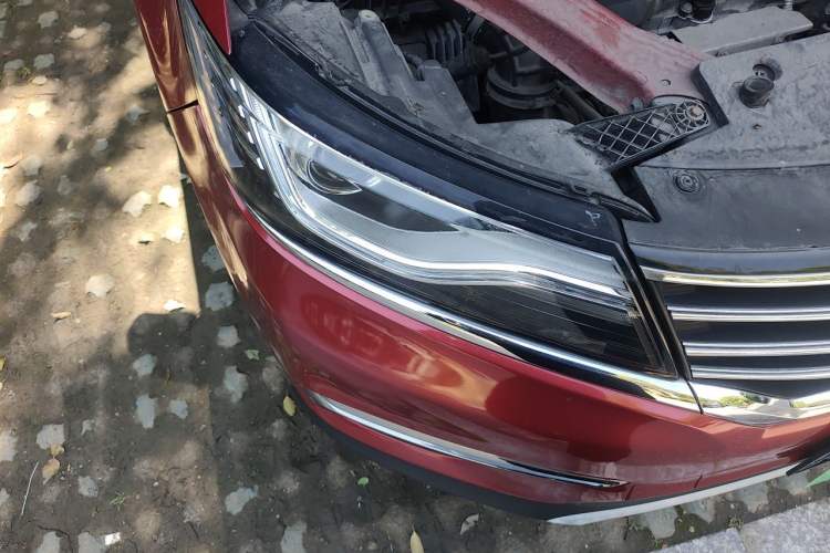 Used Roewe RX5 2016 20T Two-Wheel Drive Automatic Flagship Edition Right Front Headlight