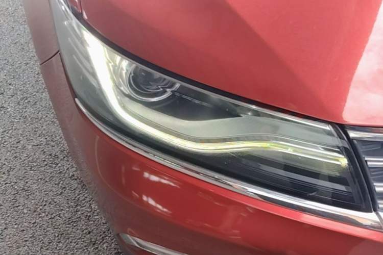 Used Roewe RX5 2016 20T Two-Wheel Drive Automatic Internet Smart Edition Right Front Headlight