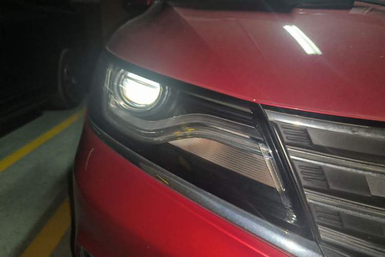 Used Roewe RX5 2016 20T Two-Wheel Drive Automatic Internet Smart Edition Right Front Headlight