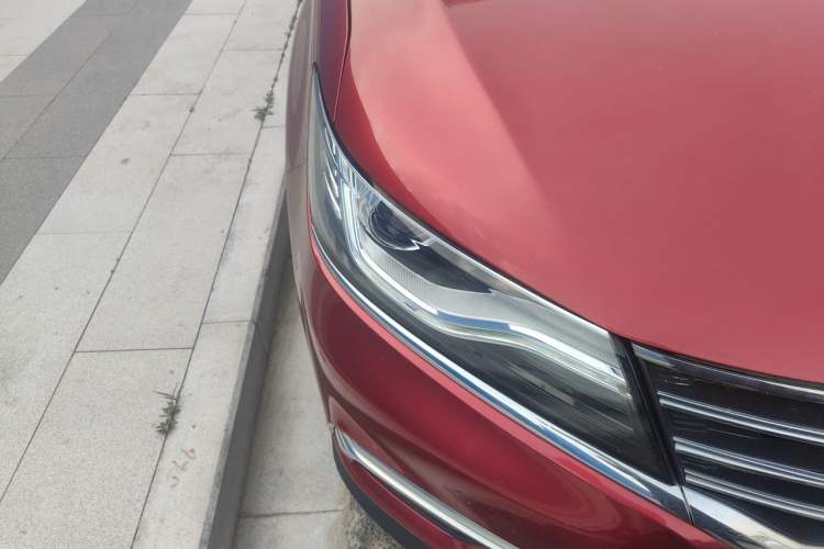 Used Roewe RX5 2016 20T Two-Wheel Drive Automatic Internet Smart Edition Right Front Headlight