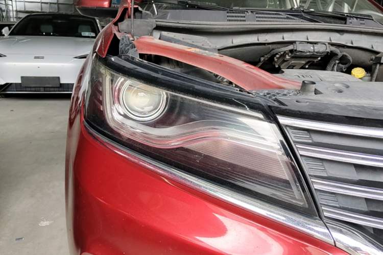 Used Roewe RX5 2016 20T Two-Wheel Drive Automatic Internet Smart Edition Right Front Headlight