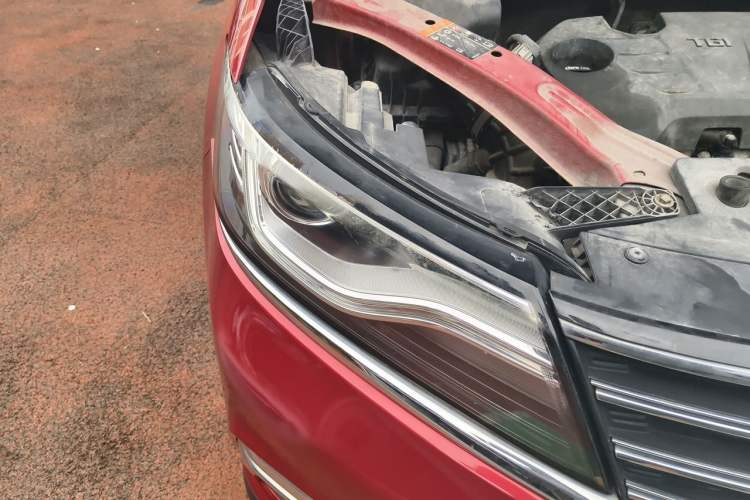 Used Roewe RX5 2016 20T Two-Wheel Drive Automatic Flagship Edition Right Front Headlight