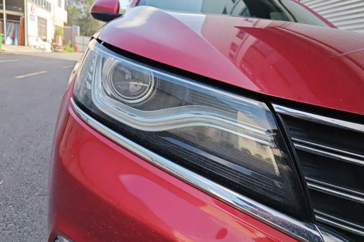 Used Roewe RX5 2016 20T Two-Wheel Drive Automatic Internet Smart Edition Right Front Headlight