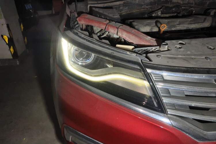 Used Roewe RX5 2016 30T Two-Wheel Drive Automatic Internet Smart Edition Right Front Headlight