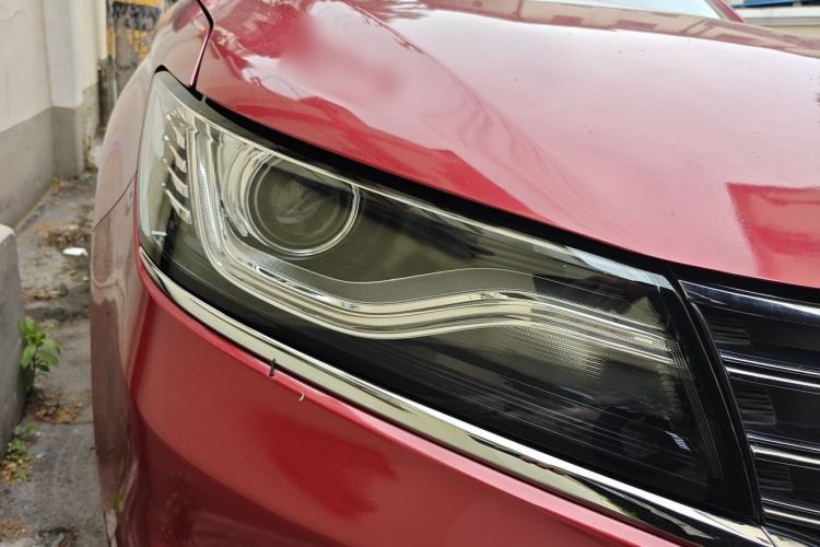 Used Roewe RX5 2016 20T Two-Wheel Drive Automatic Internet Smart Edition Right Front Headlight