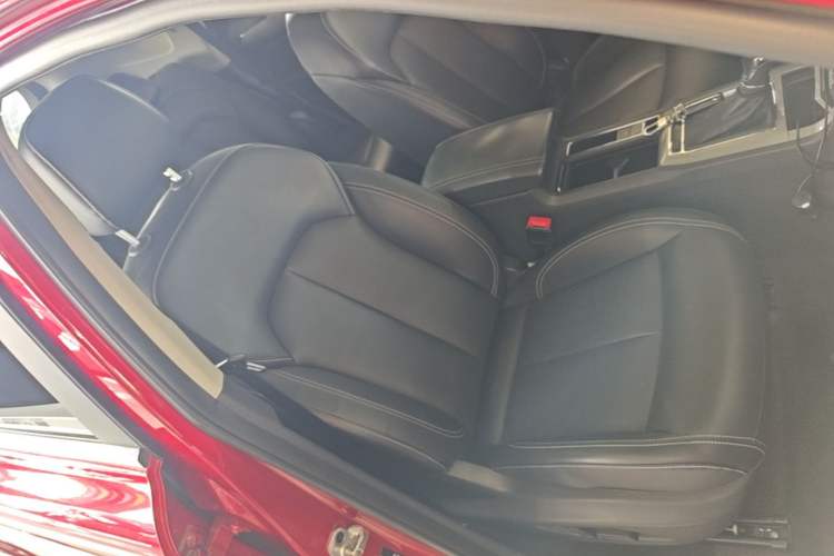 Used Roewe RX5 2016 20T Two-Wheel Drive Automatic Internet Smart Edition Right Front Seat