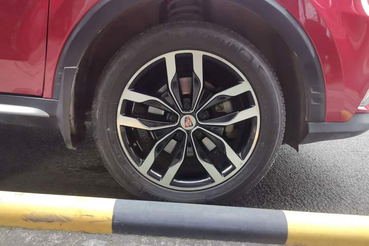 Used Roewe RX5 2016 20T Two-Wheel Drive Automatic Internet Smart Edition Right Front Wheel Hub