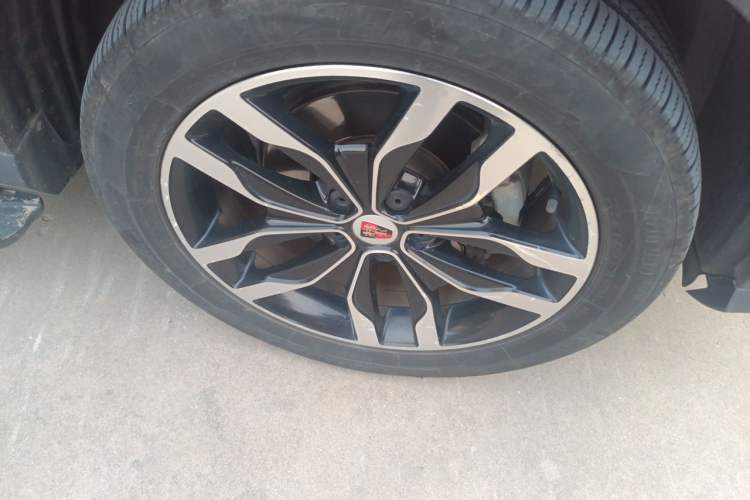 Used Roewe RX5 2016 30T Two-Wheel Drive Automatic Internet Smart Edition Right Front Wheel Hub