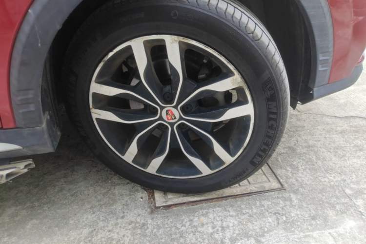 Used Roewe RX5 2016 20T Two-Wheel Drive Automatic Internet Smart Edition Right Front Wheel Hub