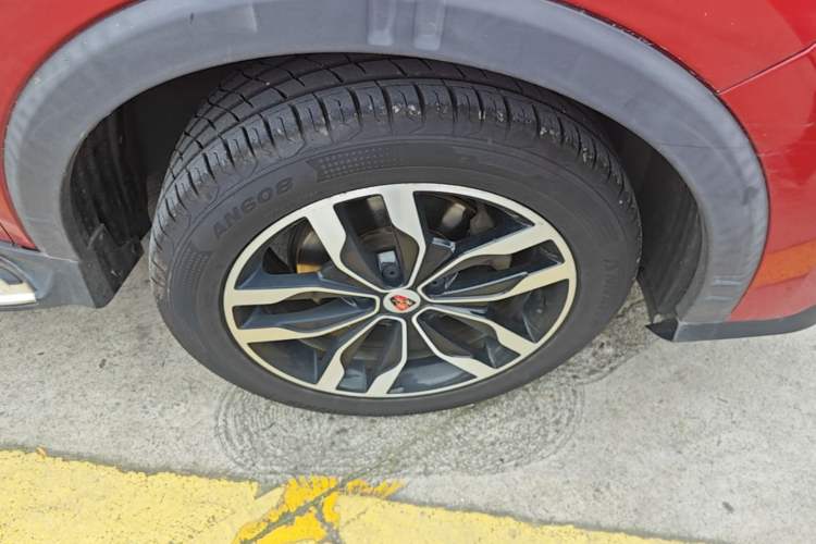 Used Roewe RX5 2016 20T Two-Wheel Drive Automatic Internet Smart Edition Right Front Wheel Hub