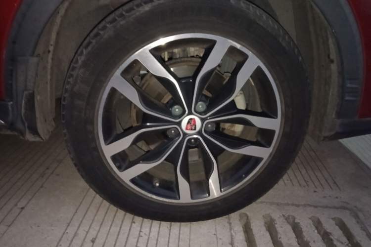 Used Roewe RX5 2016 20T Two-Wheel Drive Automatic Internet Smart Edition Right Front Wheel Hub