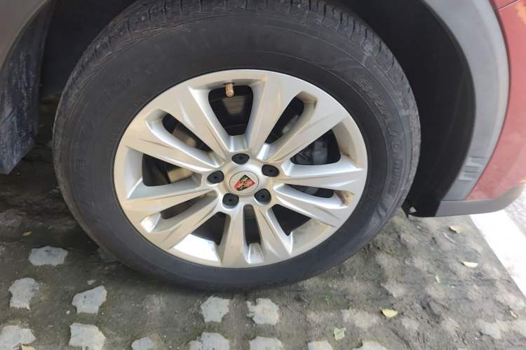 Used Roewe RX5 2016 20T Two-Wheel Drive Automatic Flagship Edition Right Front Wheel Hub