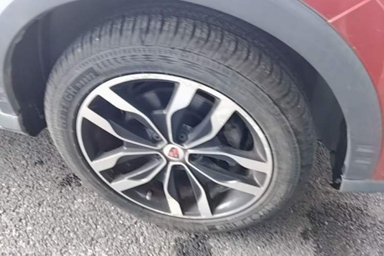 Used Roewe RX5 2016 20T Two-Wheel Drive Automatic Internet Smart Edition Right Front Wheel Hub