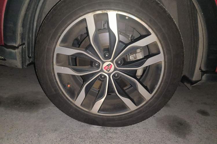 Used Roewe RX5 2016 20T Two-Wheel Drive Automatic Internet Smart Edition Right Front Wheel Hub