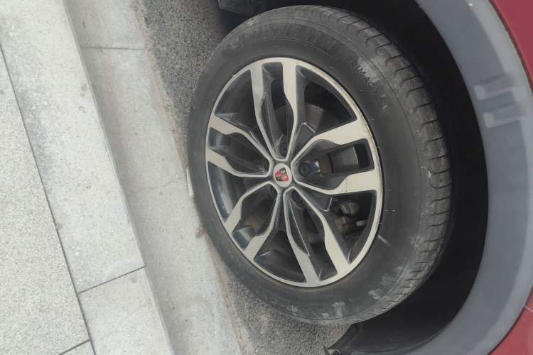 Used Roewe RX5 2016 20T Two-Wheel Drive Automatic Internet Smart Edition Right Front Wheel Hub