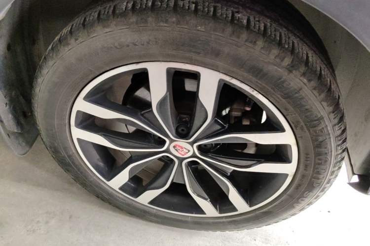 Used Roewe RX5 2016 20T Two-Wheel Drive Automatic Internet Smart Edition Right Front Wheel Hub