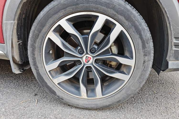 Used Roewe RX5 2016 20T Two-Wheel Drive Automatic Internet Smart Edition Right Front Wheel Hub
