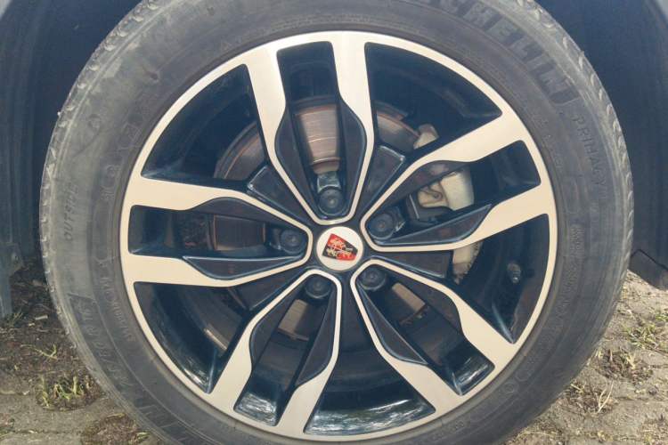 Used Roewe RX5 2016 30T Two-Wheel Drive Automatic Internet Smart Edition Right Front Wheel Hub