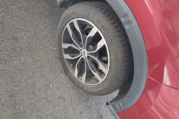 Used Roewe RX5 2016 20T Two-Wheel Drive Automatic Internet Smart Edition Right Front Wheel Hub