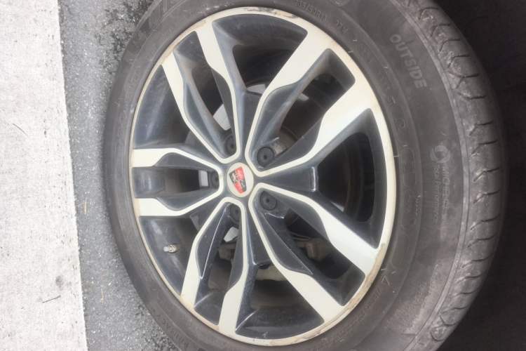 Used Roewe RX5 2016 20T Two-Wheel Drive Automatic Internet Smart Edition Right Front Wheel Hub