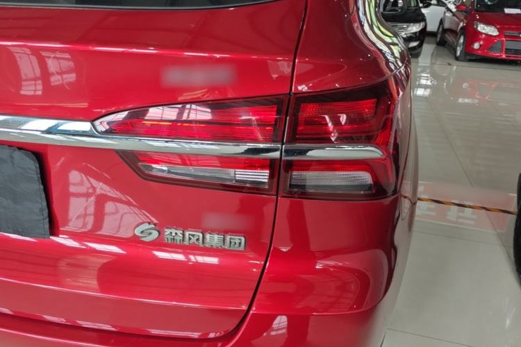Used Roewe RX5 2016 20T Two-Wheel Drive Automatic Internet Smart Edition Right Rear Taillight
