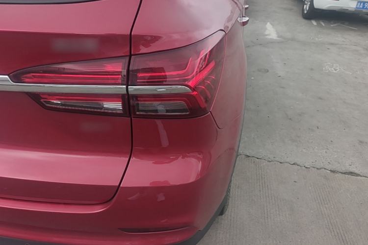 Used Roewe RX5 2016 20T Two-Wheel Drive Automatic Internet Smart Edition Right Rear Taillight
