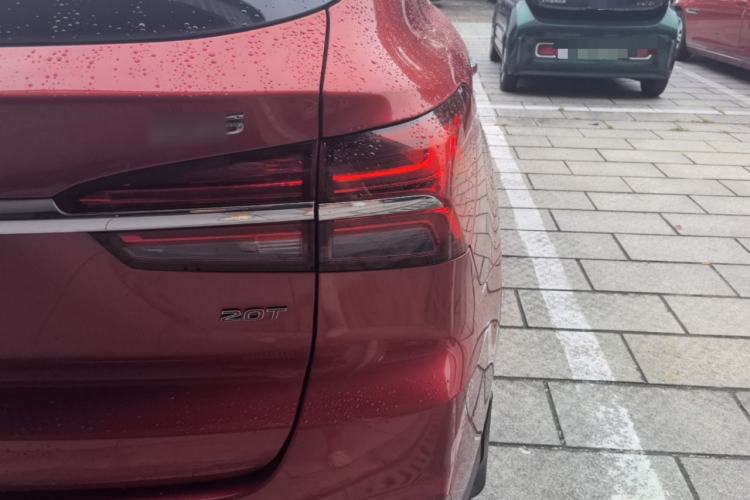Used Roewe RX5 2016 20T Two-Wheel Drive Automatic Internet Smart Edition Right Rear Taillight
