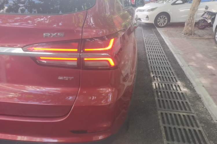 Used Roewe RX5 2016 20T Two-Wheel Drive Automatic Internet Smart Edition Right Rear Taillight
