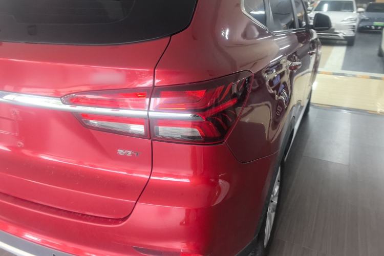 Used Roewe RX5 2016 20T Two-Wheel Drive Automatic Flagship Edition Right Rear Taillight