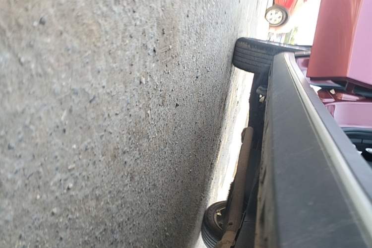 Used Roewe RX5 2016 20T Two-Wheel Drive Automatic Flagship Edition Right Side Sill