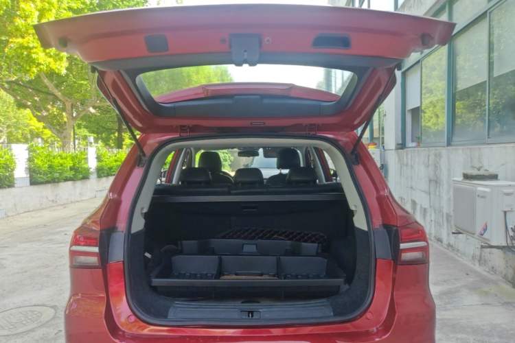 Used Roewe RX5 2016 20T Two-Wheel Drive Automatic Internet Smart Edition Trunk