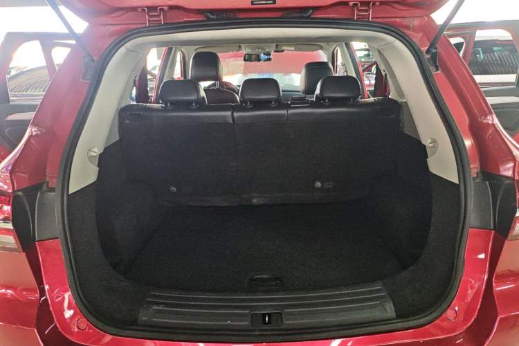 Used Roewe RX5 2016 20T Two-Wheel Drive Automatic Internet Smart Edition Trunk