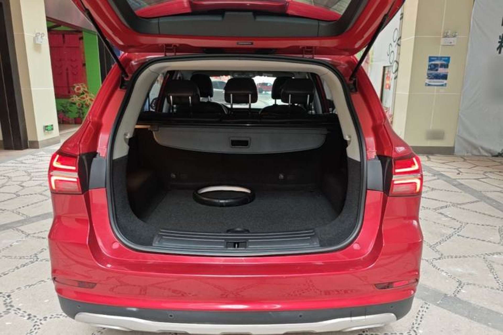 Used Roewe RX5 2016 20T Two-Wheel Drive Automatic Internet Smart Edition Trunk