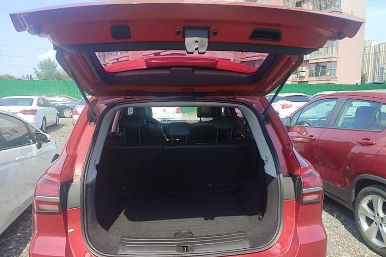 Used Roewe RX5 2016 20T Two-Wheel Drive Automatic Flagship Edition Trunk