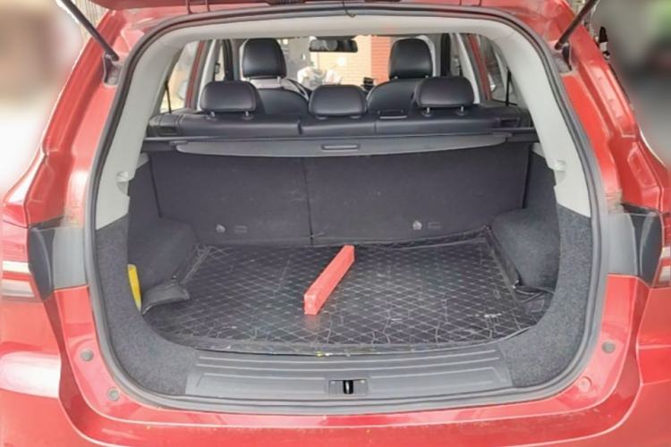 Used Roewe RX5 2016 20T Two-Wheel Drive Automatic Internet Smart Edition Trunk