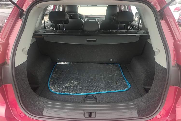 Used Roewe RX5 2016 20T Two-Wheel Drive Automatic Internet Smart Edition Trunk