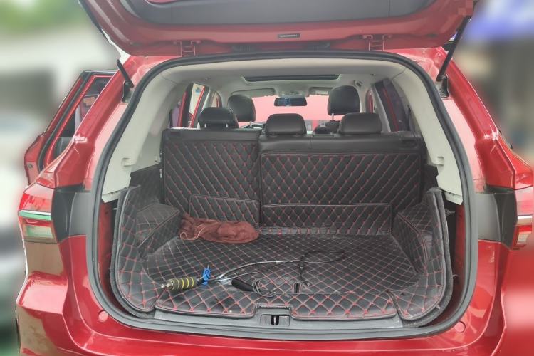 Used Roewe RX5 2016 20T Two-Wheel Drive Automatic Flagship Edition Trunk