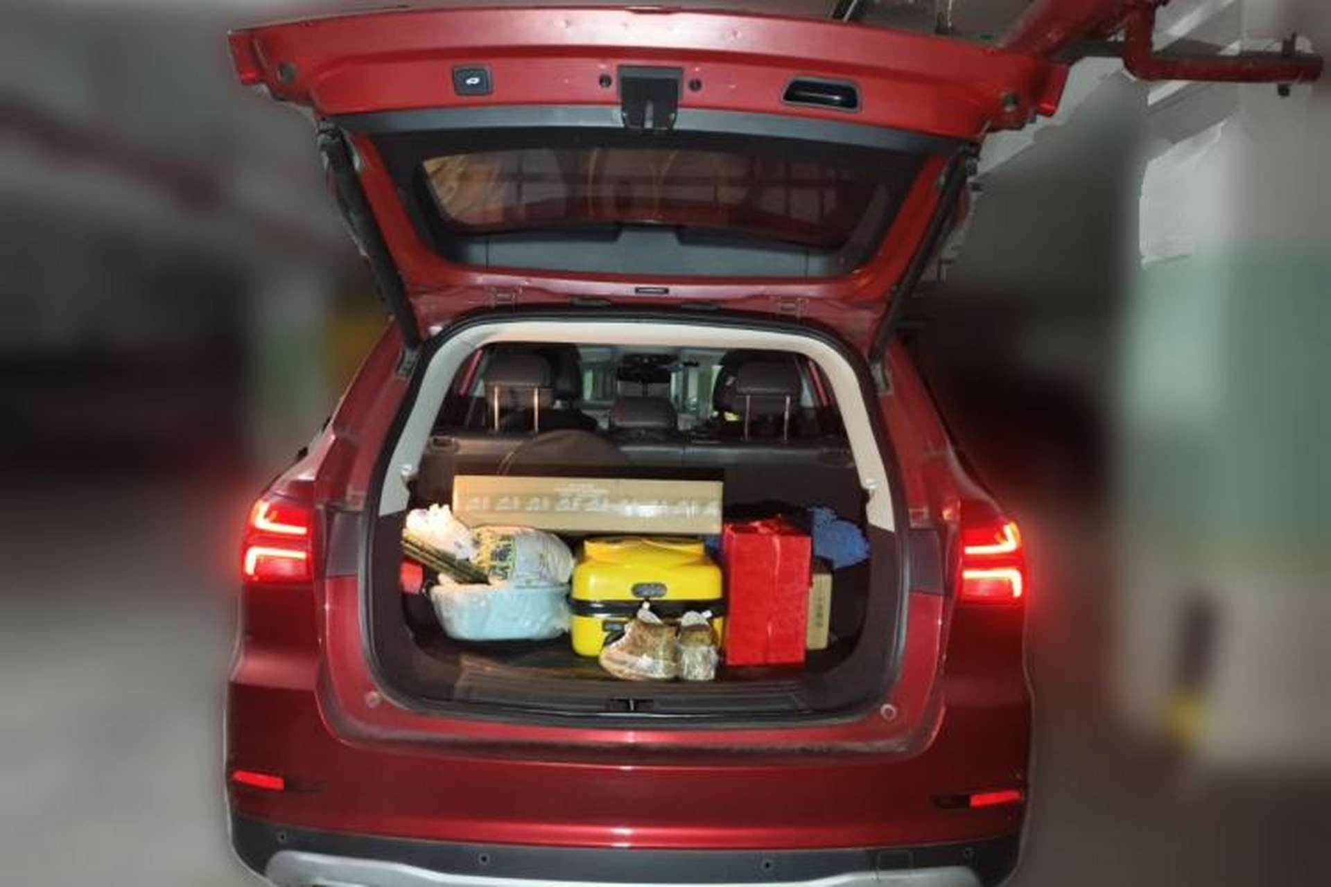 Used Roewe RX5 2016 30T Two-Wheel Drive Automatic Internet Smart Edition Trunk