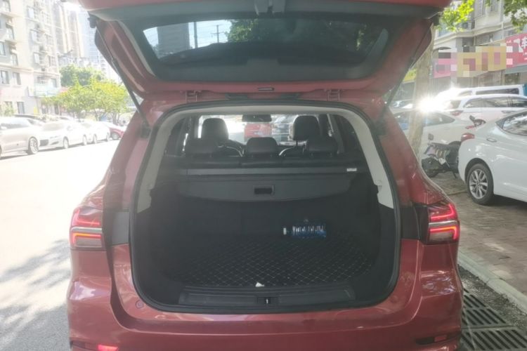 Used Roewe RX5 2016 20T Two-Wheel Drive Automatic Internet Smart Edition Trunk