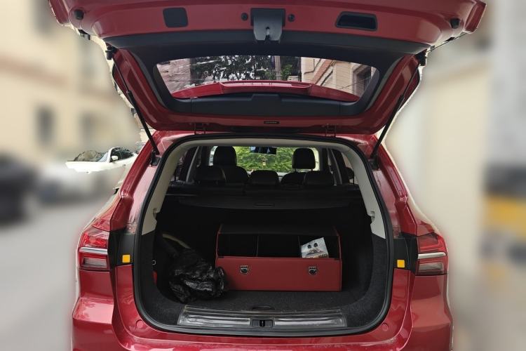 Used Roewe RX5 2016 20T Two-Wheel Drive Automatic Internet Smart Edition Trunk
