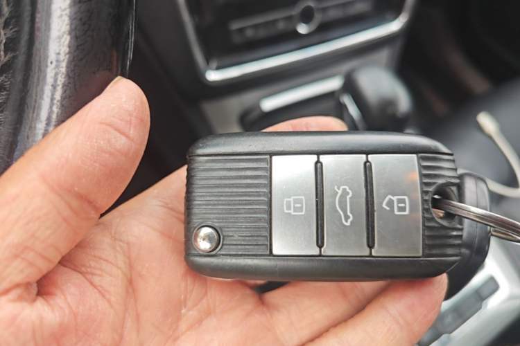 Used Roewe RX5 2016 20T Two-Wheel Drive Automatic Internet Smart Edition Vehicle Key