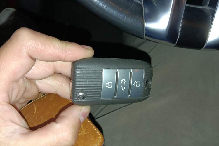 Used Roewe RX5 2016 20T Two-Wheel Drive Automatic Internet Smart Edition Vehicle Key