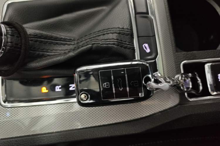 Used Roewe RX5 2016 20T Two-Wheel Drive Automatic Internet Smart Edition Vehicle Key