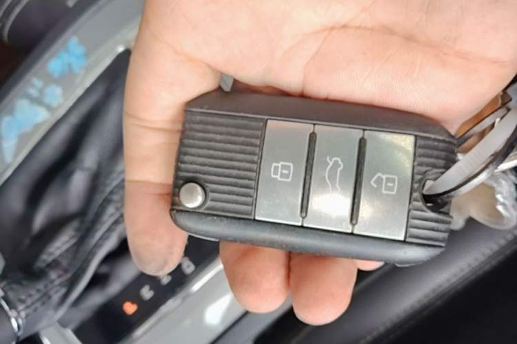 Used Roewe RX5 2016 20T Two-Wheel Drive Automatic Internet Smart Edition Vehicle Key